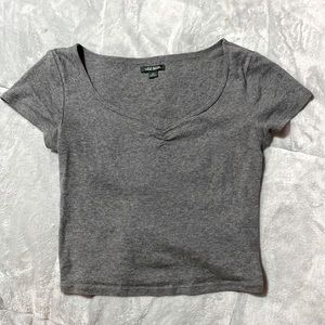 Super cute petite crop top! 🪴🧸